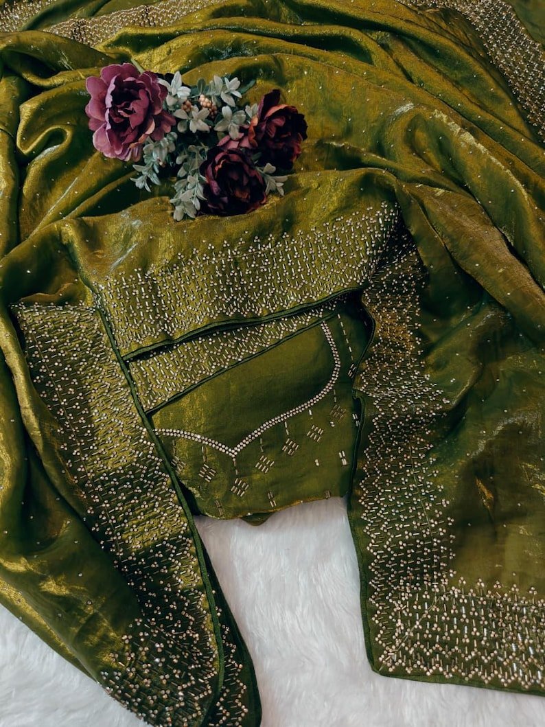 Olive Green Soft Space Silk Saree With Dual Shaded Fabric