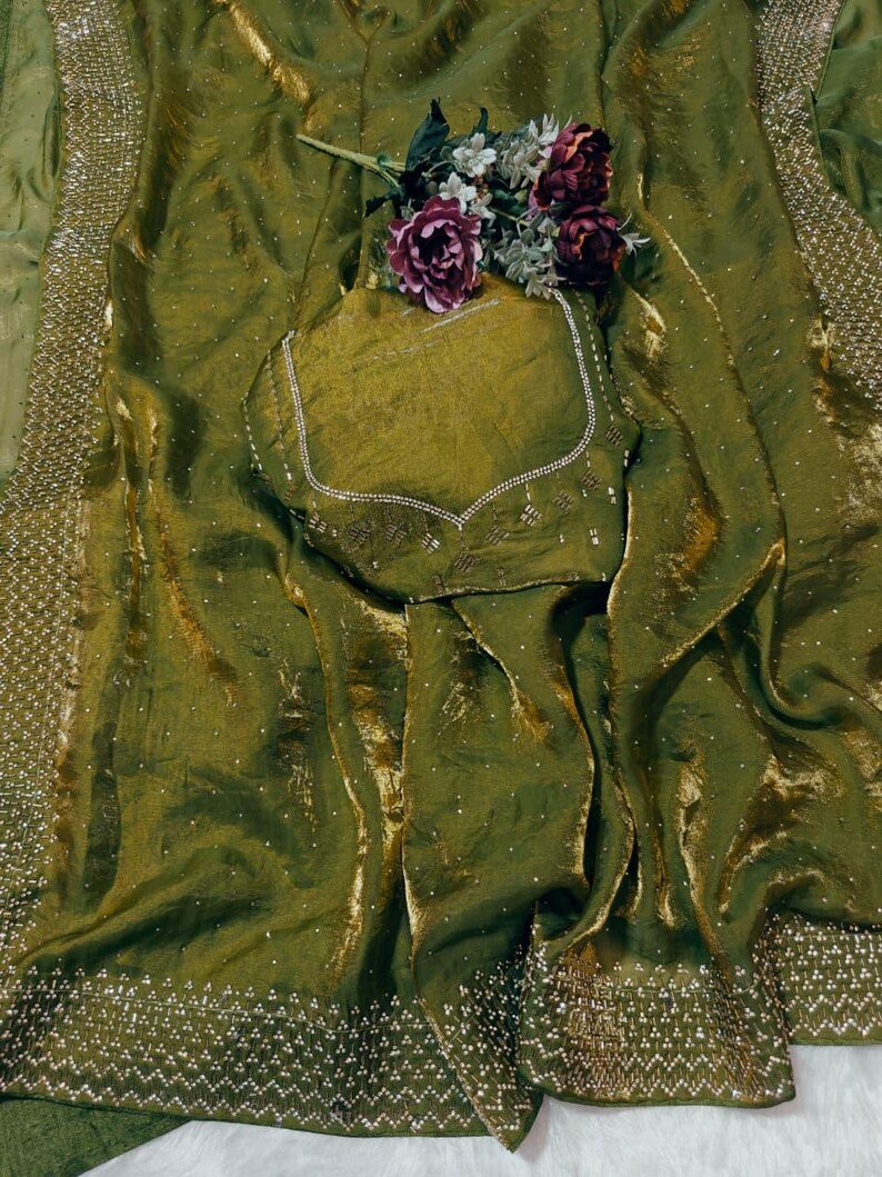 Olive Green Soft Space Silk Saree With Dual Shaded Fabric