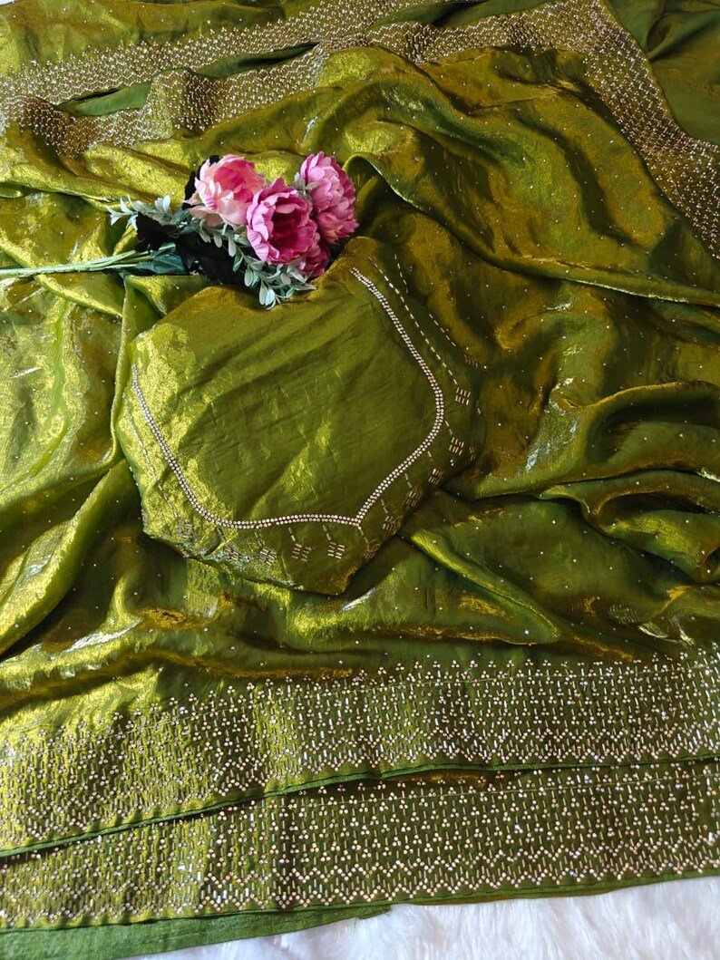 Olive Green Soft Space Silk Saree With Dual Shaded Fabric