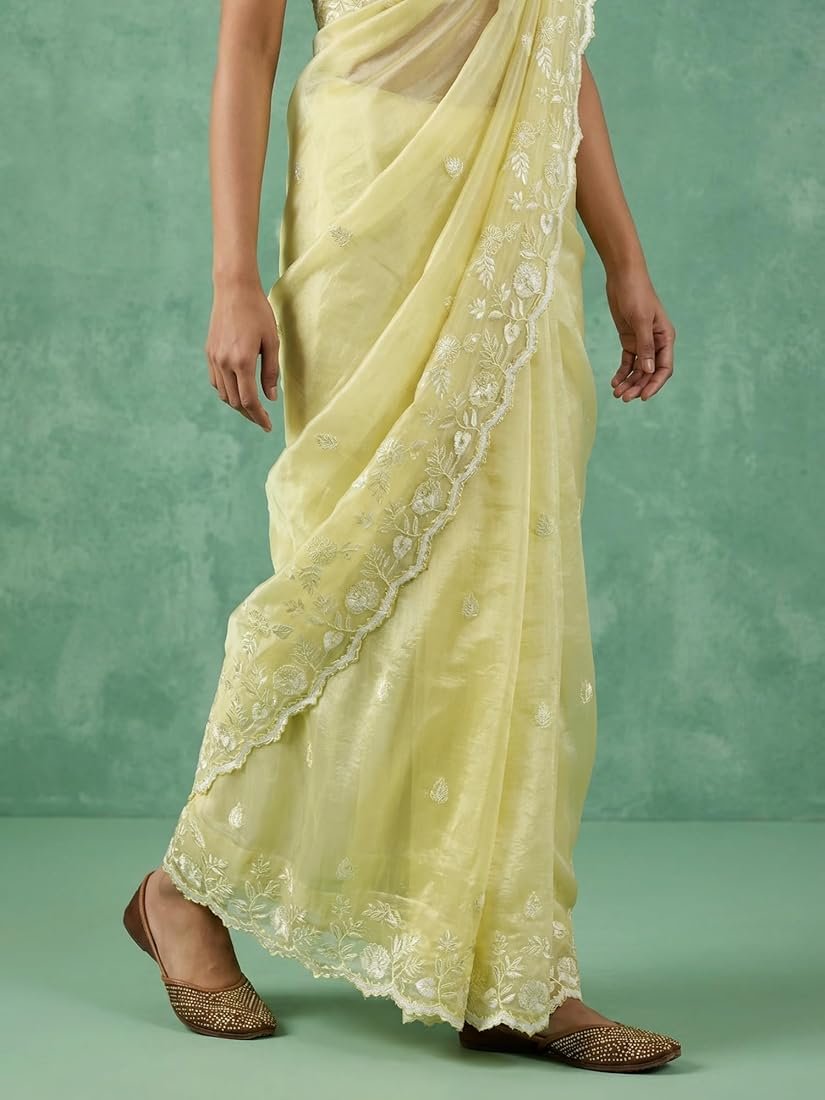 Pure Chanda Silk Saree With Flower Embroidery Work