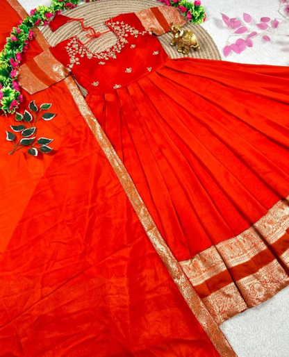 Royal Elegance Gown-Voni Set With With Rich Woven Zari Border