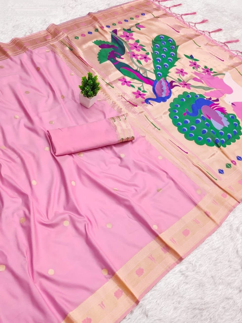 Elegant Kanchivaram Silk Saree With Zari Weaving Pallu