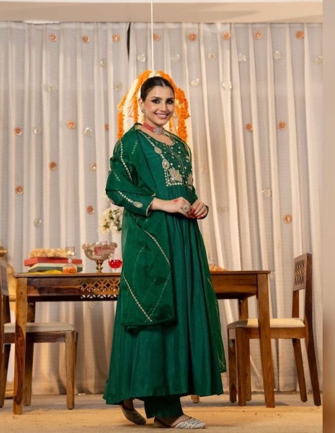 6294032100369304807 Anarkali